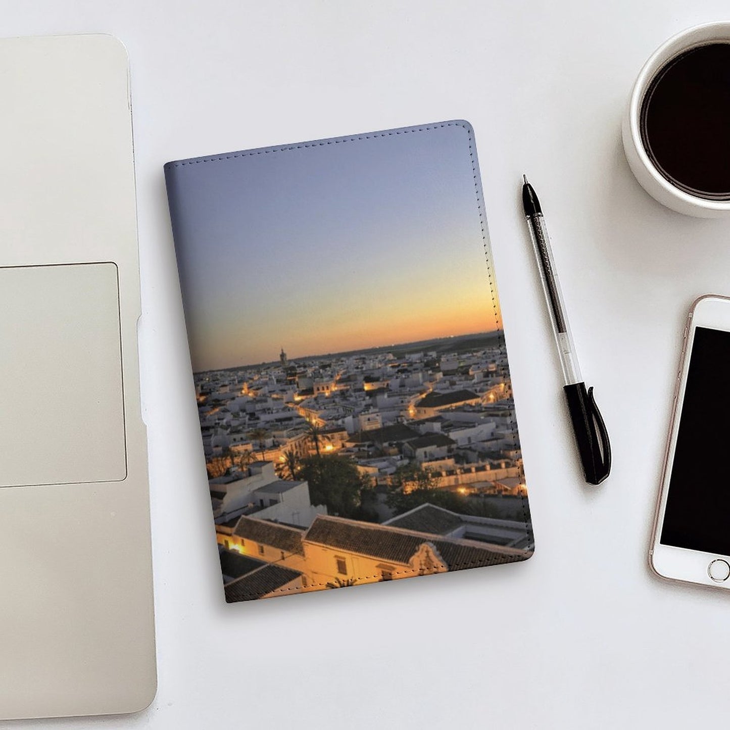 Cubierta de cuaderno personalizado con ciudad iluminada (A5)