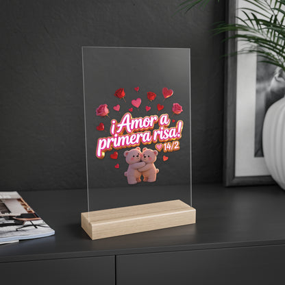 Acrylic Sign — "Amor a Primera Risa" Valentine’s Desk Decor (Wooden Stand)