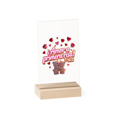 Acrylic Sign — "Amor a Primera Risa" Valentine’s Desk Decor (Wooden Stand)