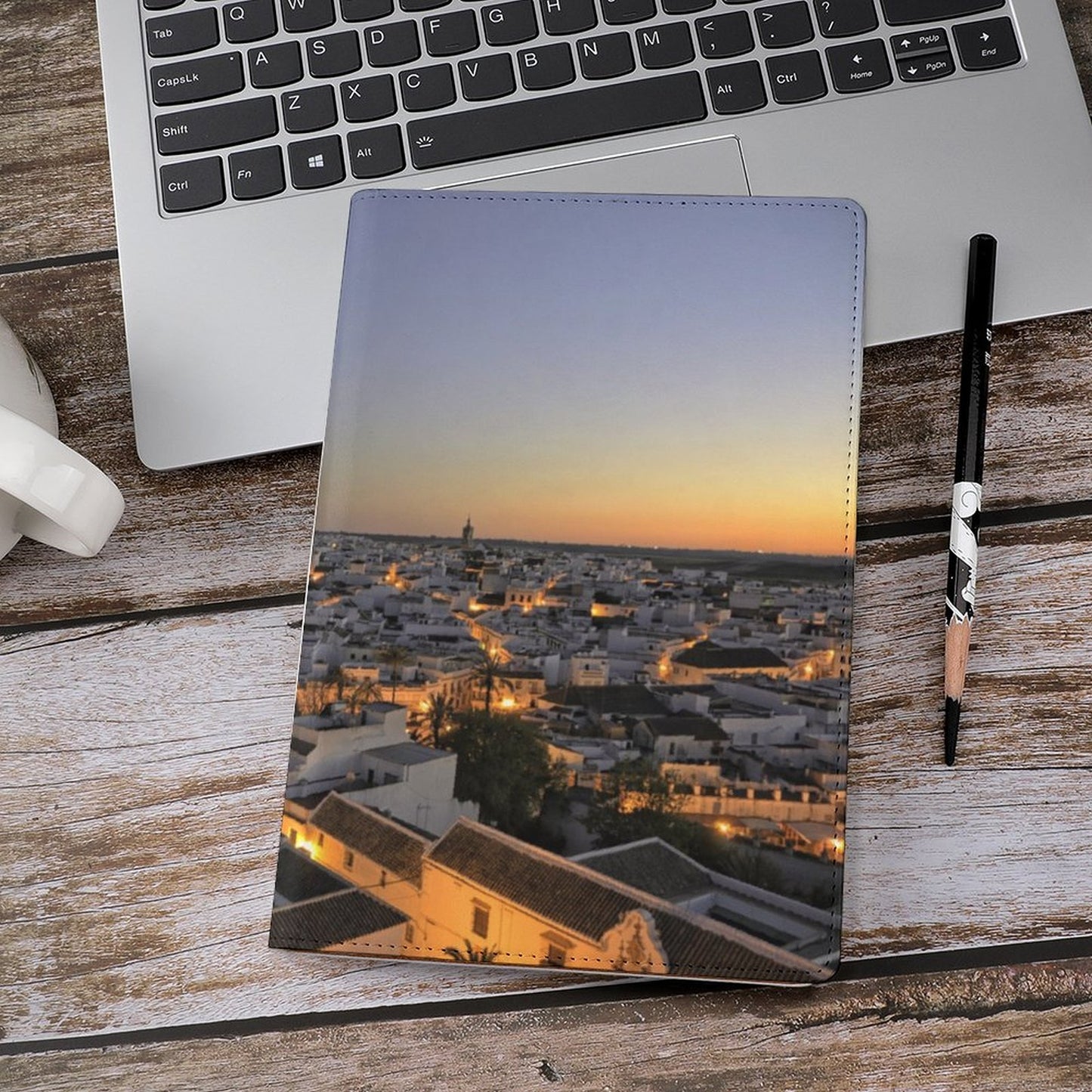 Cubierta de cuaderno personalizado con ciudad iluminada (A5)